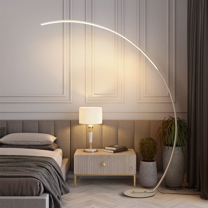 Noxia | Minimalistyczna lampa stojąca łukowa — eleganckie i nowoczesne oświetlenie 
